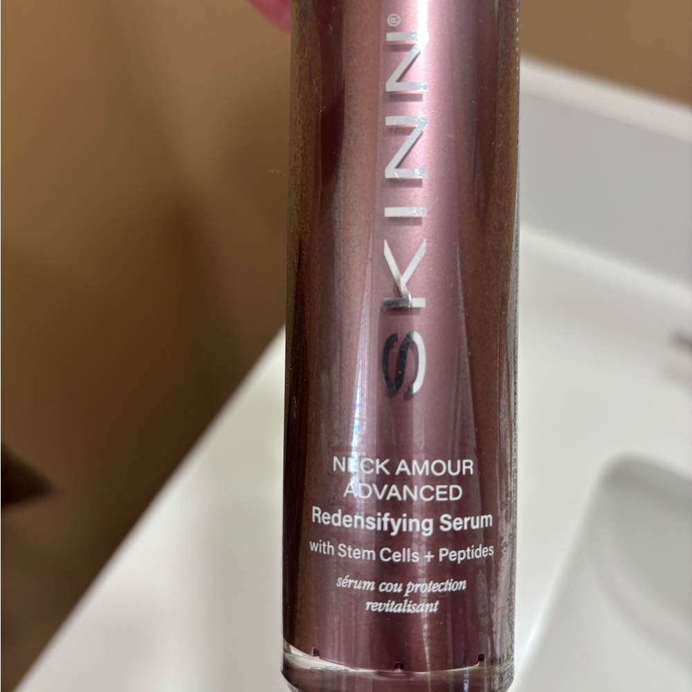 SKINN Neck Amour Redensifying Advanced Serum